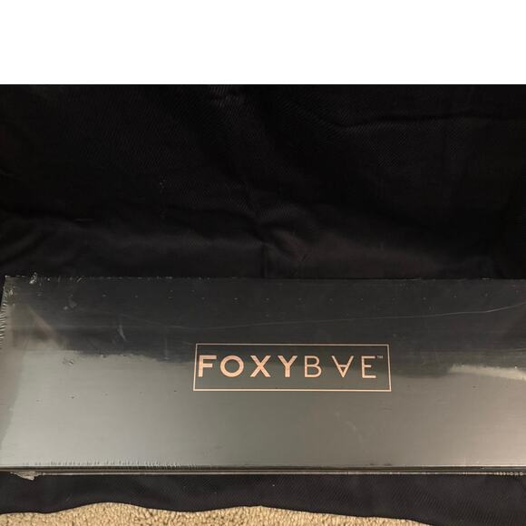FoxyBae New in Box Blow Out Wide Brush Rose Gold - Picture 6 of 6